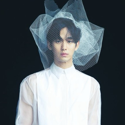 粉絲拍下的金秀賢瞬間