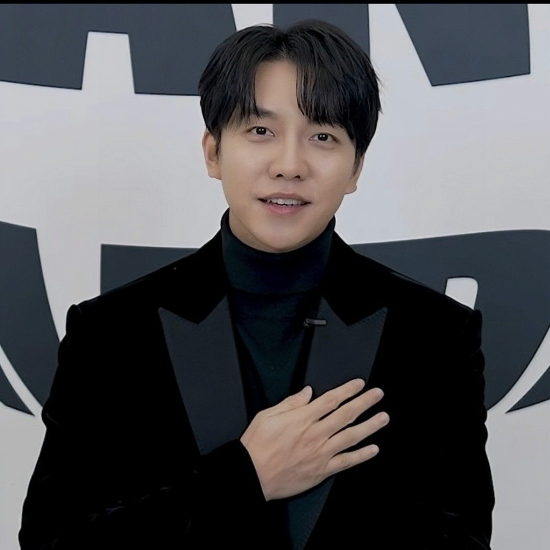 Recent activity shot of Lee Seunggi