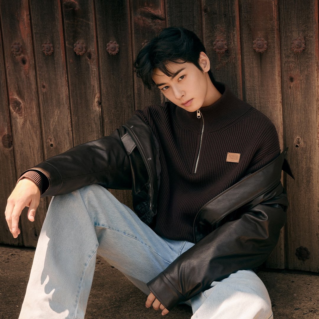 Recent activity shot of Cha Eunwoo