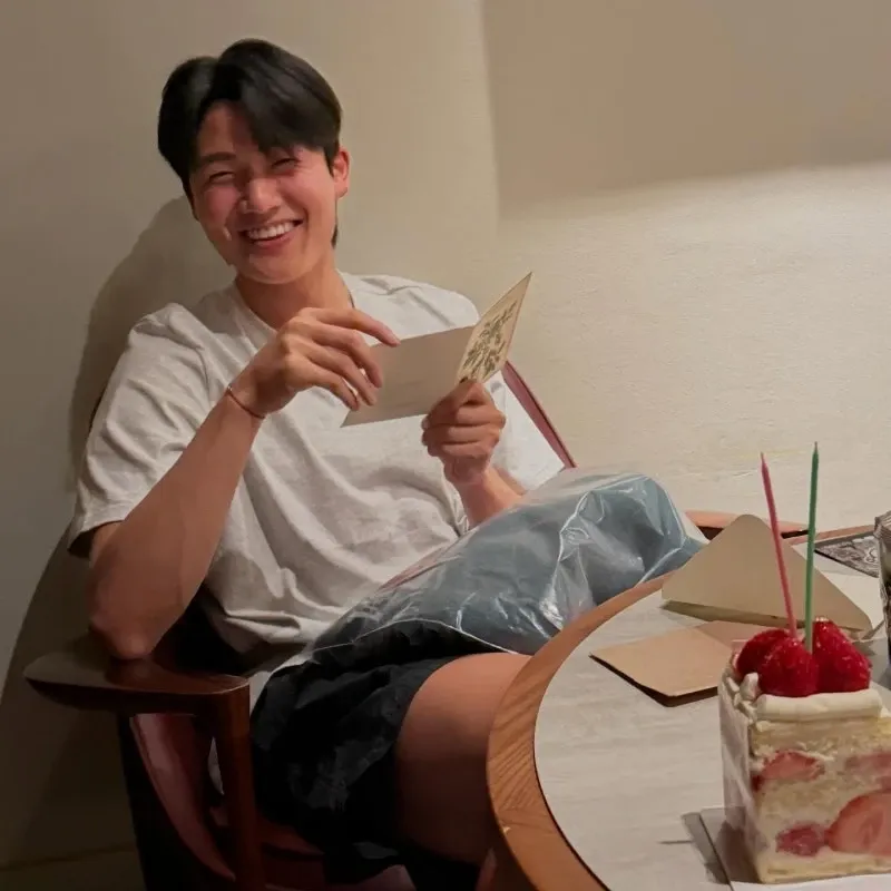 Behind-the-scenes cut of Seol Youngwoo