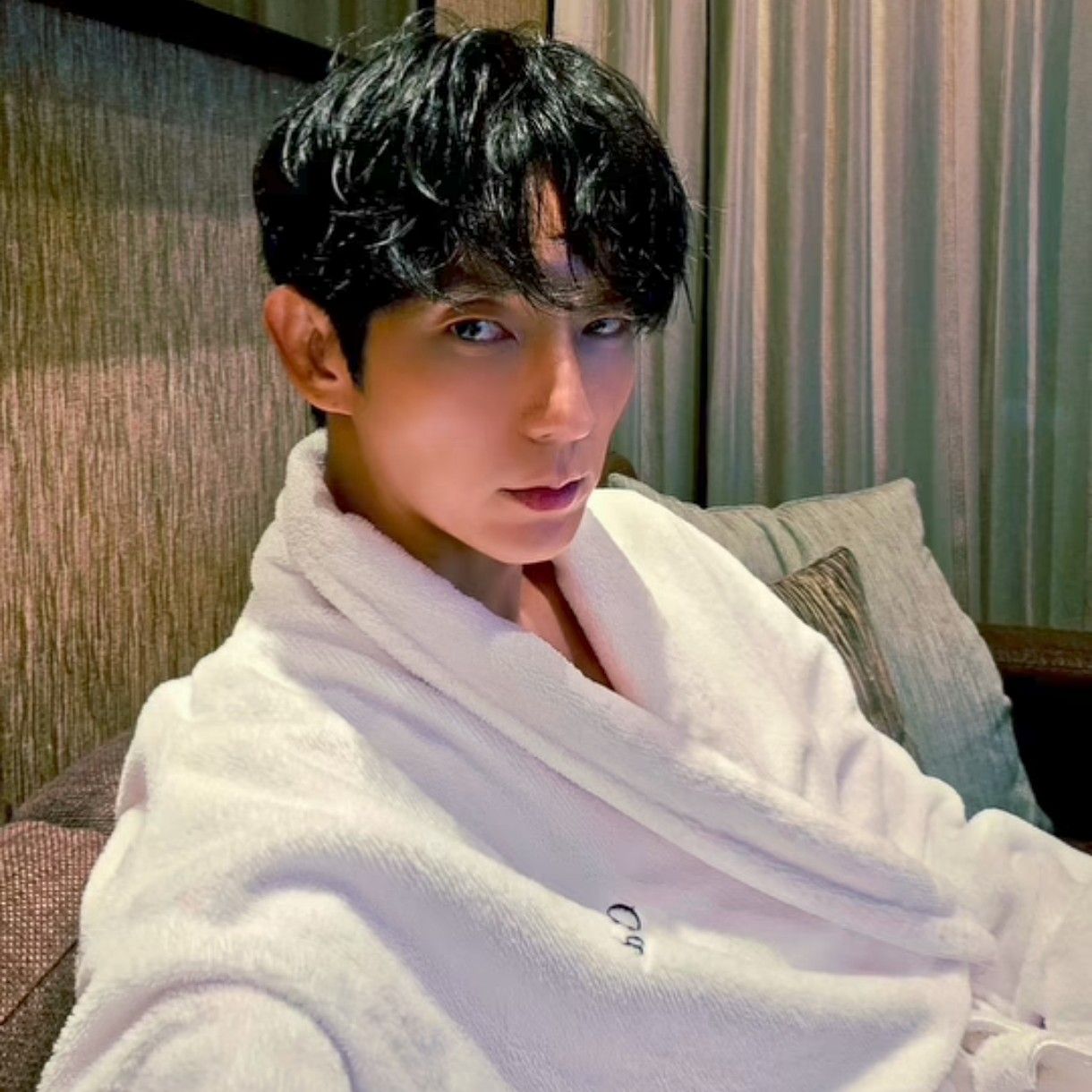 Behind-the-scenes cut of Lee Joongi