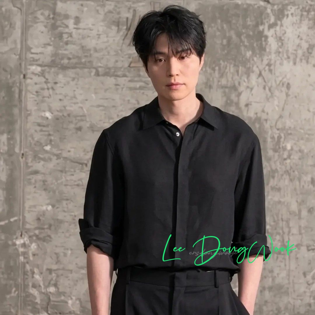 Recent activity shot of Lee Dongwook