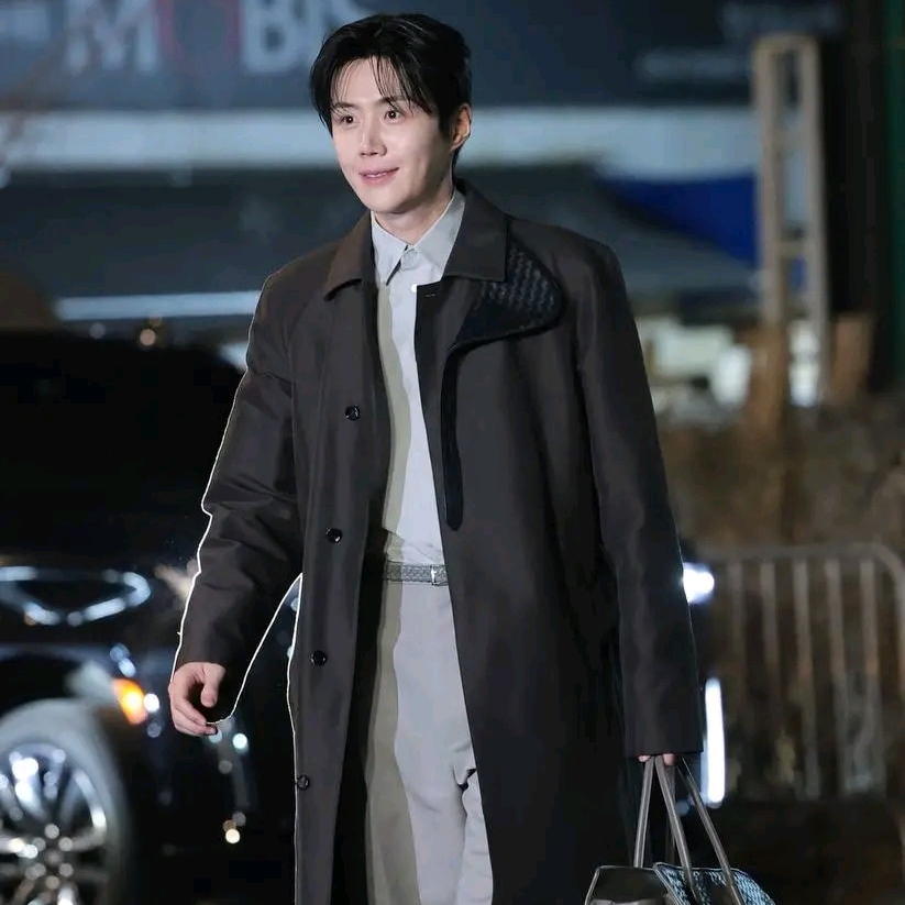 Behind-the-scenes cut of Kim Seonho