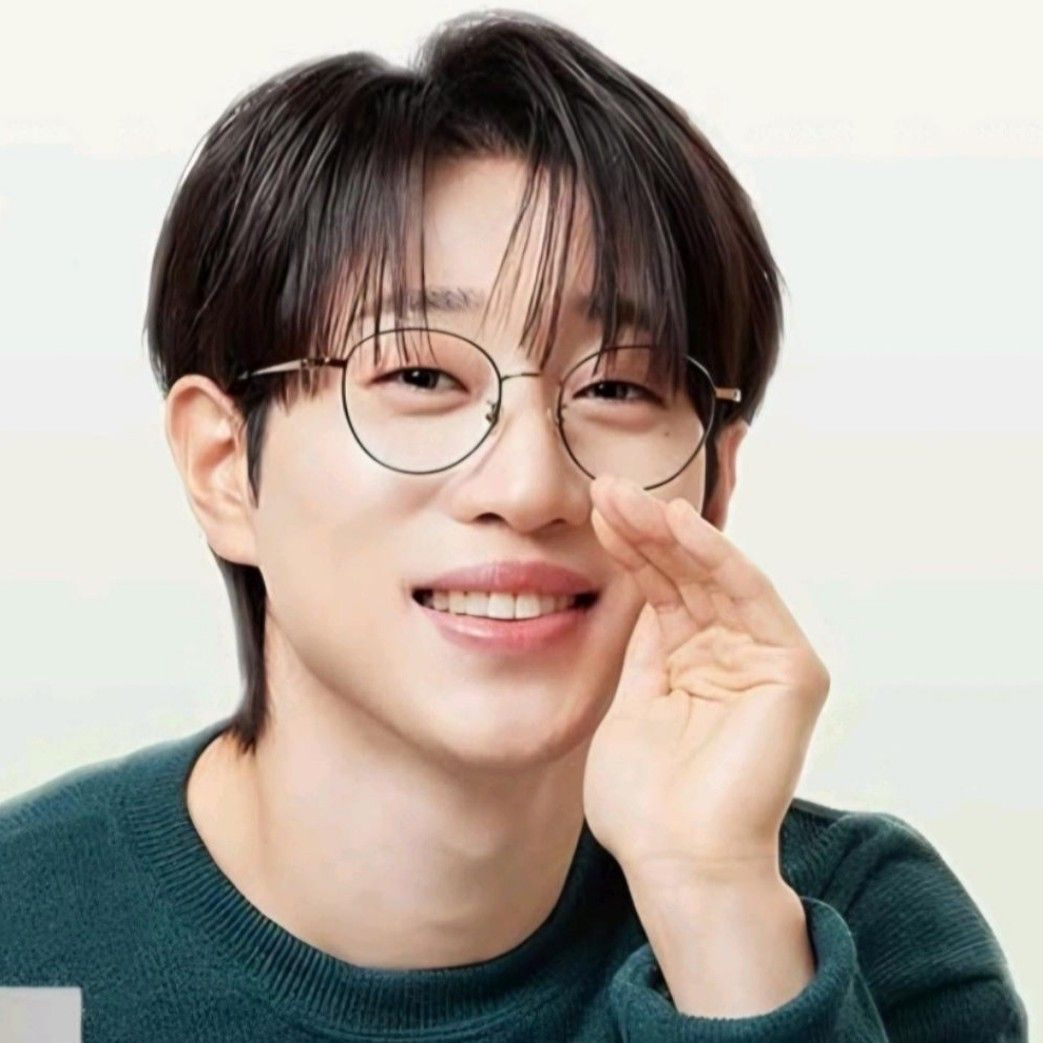 A moment captured by a fan of An Sunghoon