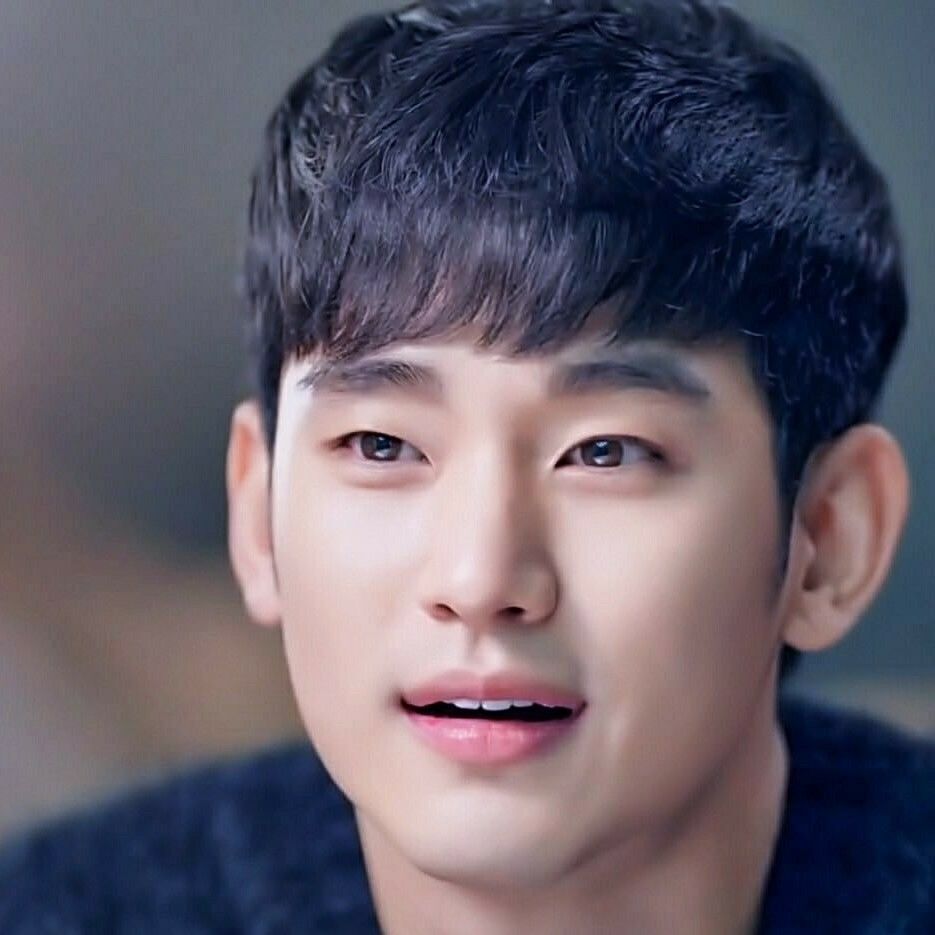 粉絲拍下的金秀賢瞬間