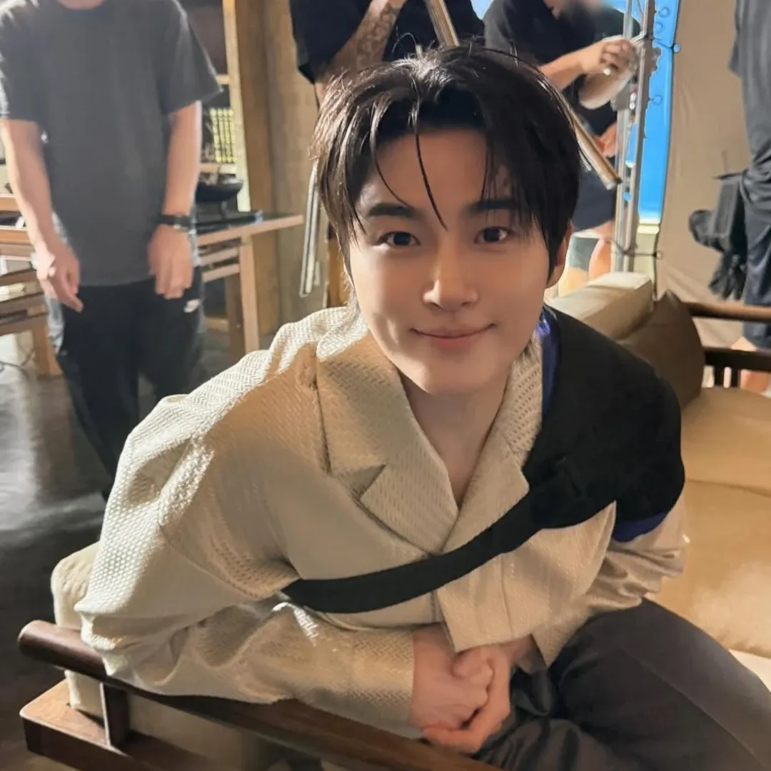 Behind-the-scenes cut of Byeon Wooseok