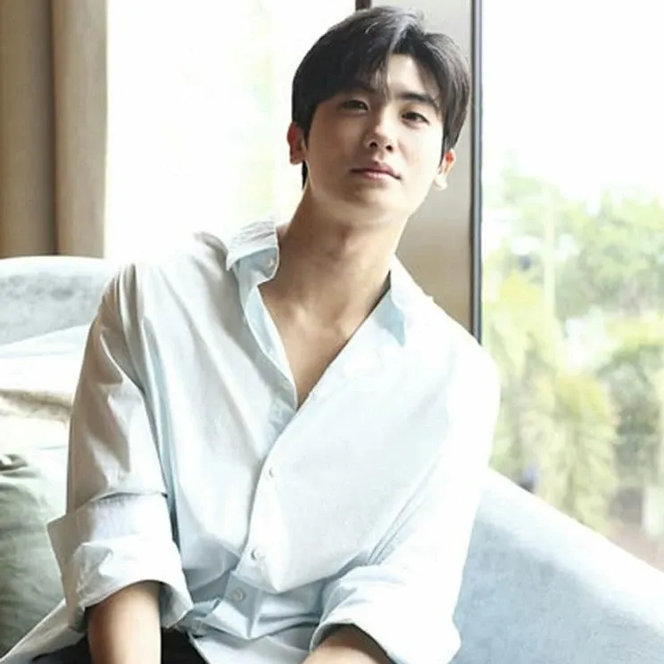 Behind-the-scenes cut of Park Hyungsik