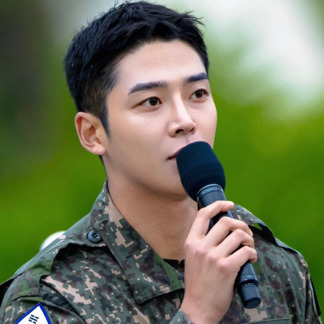 Momen yang diabadikan oleh penggemar Rowoon