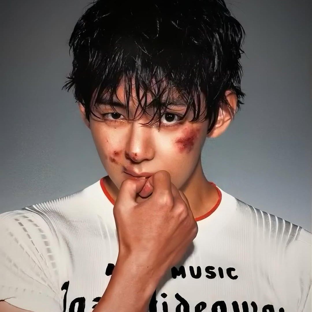 Recent activity shot of Kim Taehyung (V)