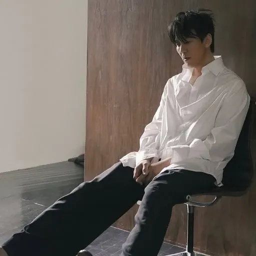 Behind-the-scenes cut of Kim Namgil