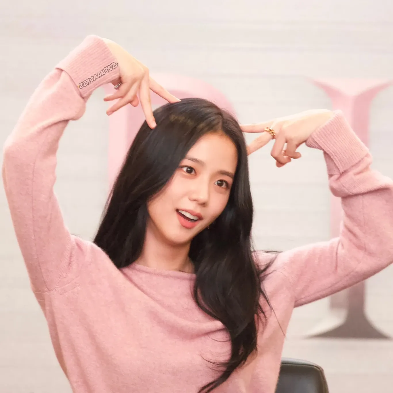 Latest photo of Jisoo (1995)