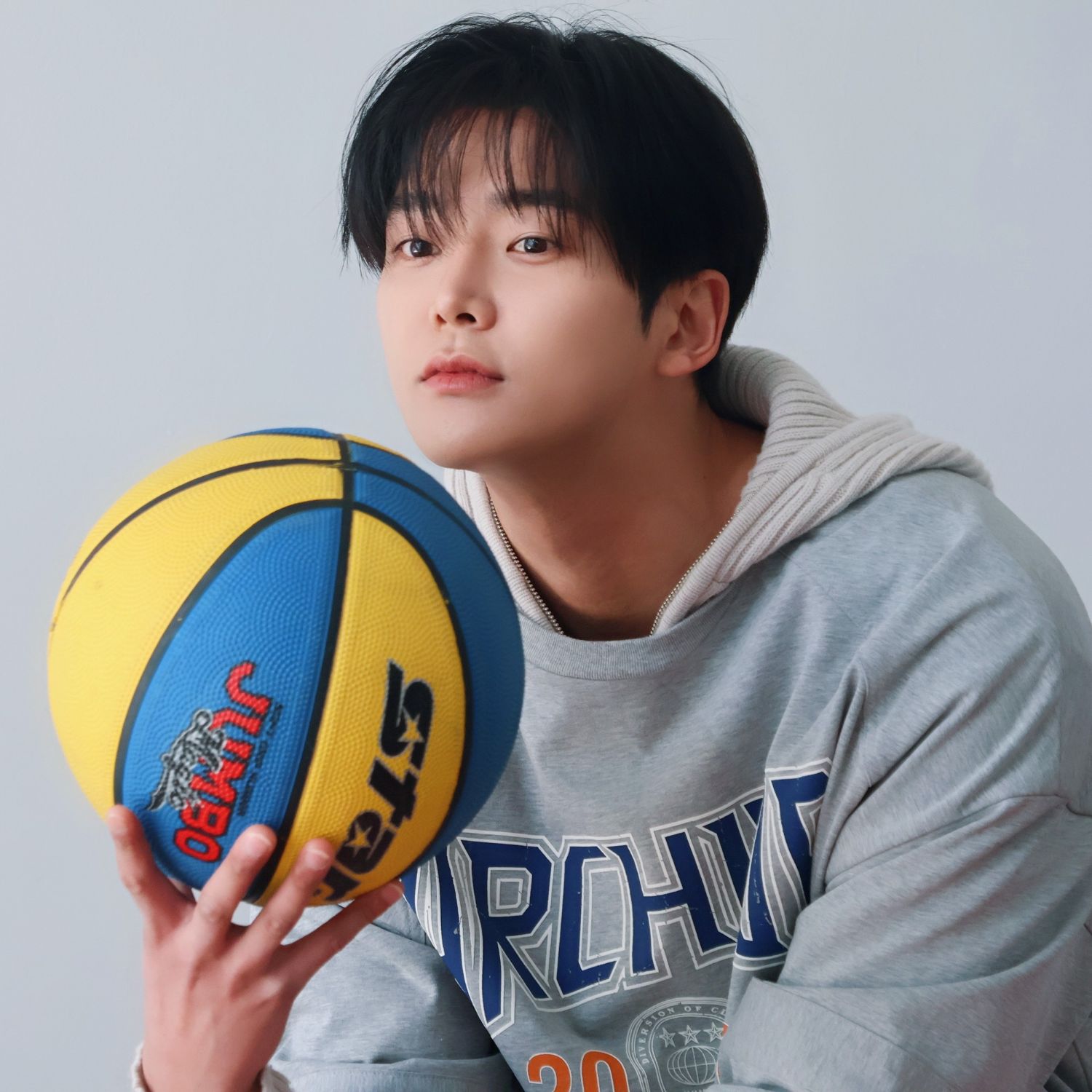 로운의 비하인드 컷