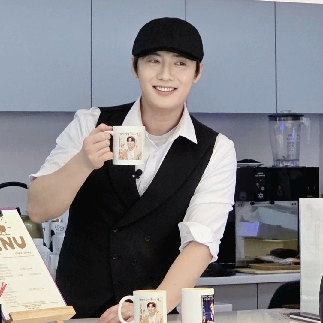 A moment captured by a fan of Son Binah