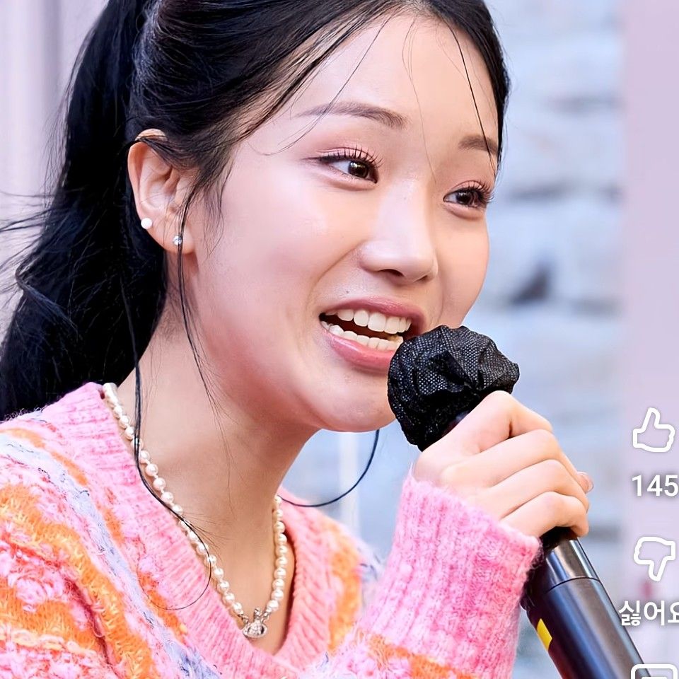 Behind-the-scenes cut of Kim Soyeon (2004)