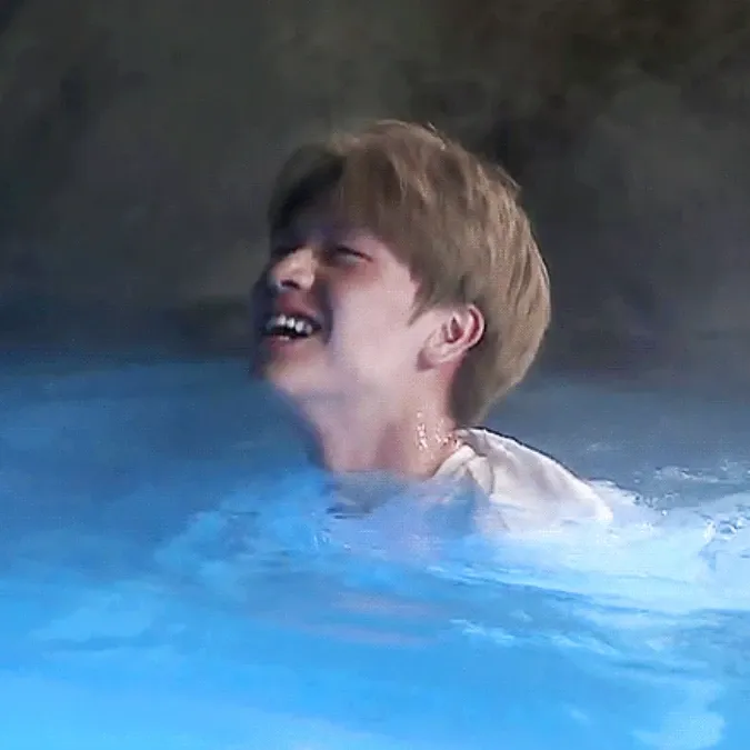 A moment captured by a fan of Yook Sungjae