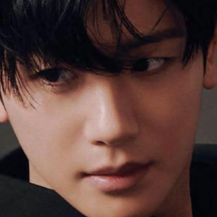 A moment captured by a fan of Park Hyungsik