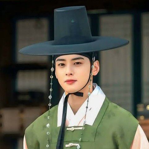 Latest photo of Cha Eunwoo