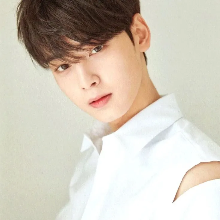 Latest photo of Cha Eunwoo