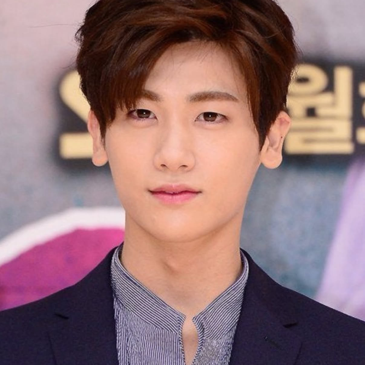 A moment captured by a fan of Park Hyungsik