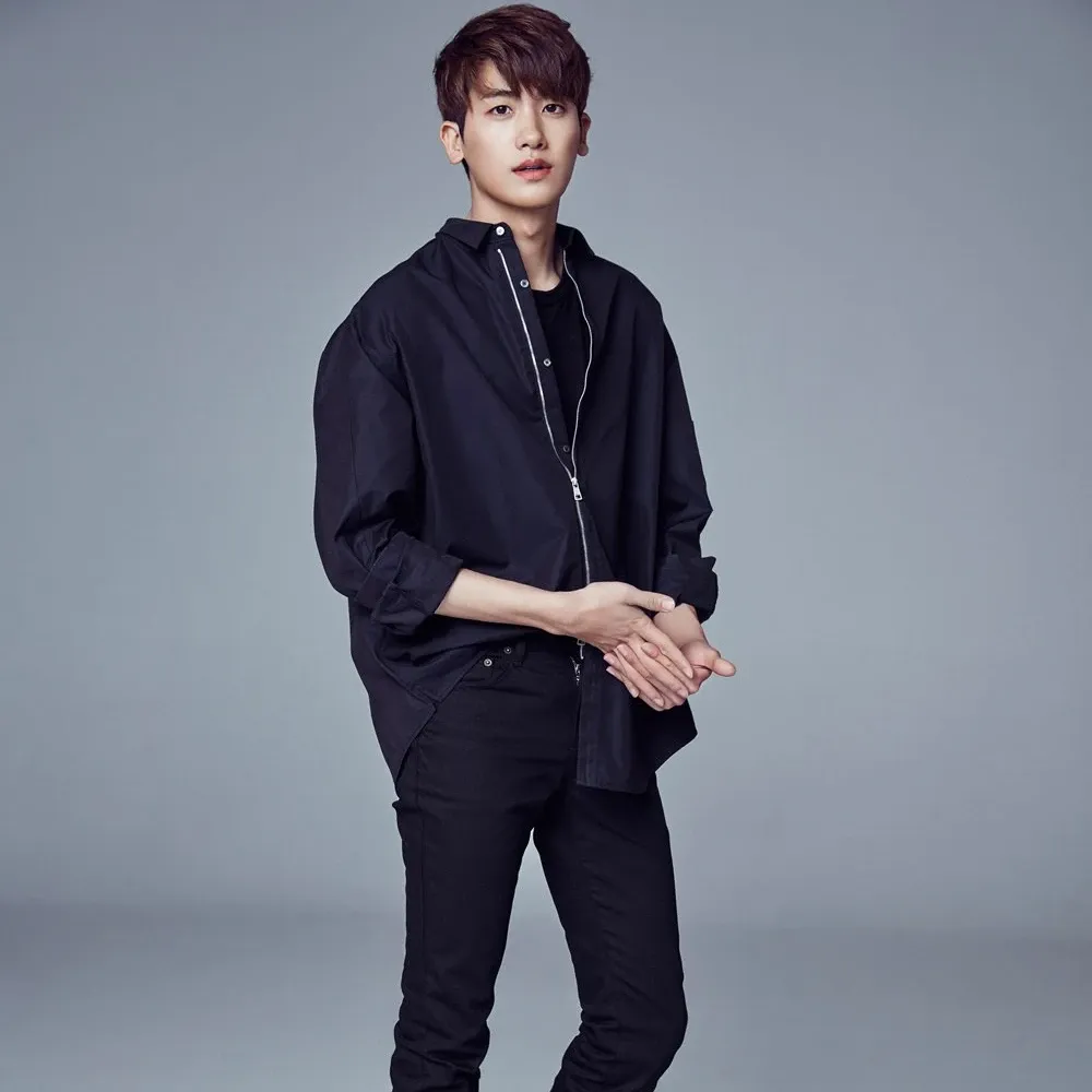 Behind-the-scenes cut of Park Hyungsik