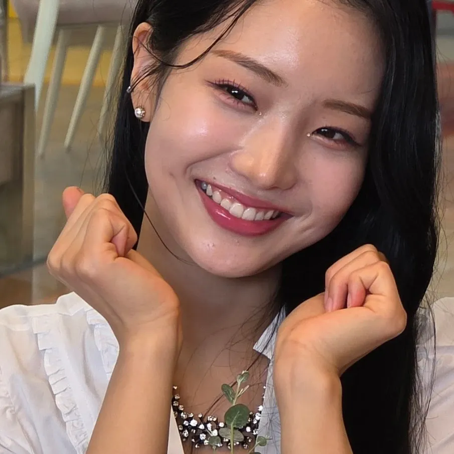 Recent activity shot of Kim Soyeon (2004)
