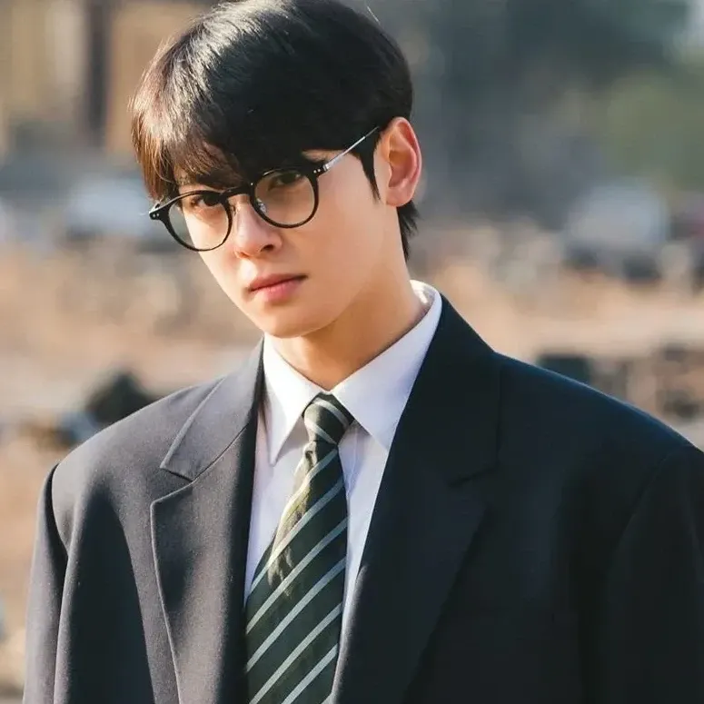 A moment captured by a fan of Cha Eunwoo