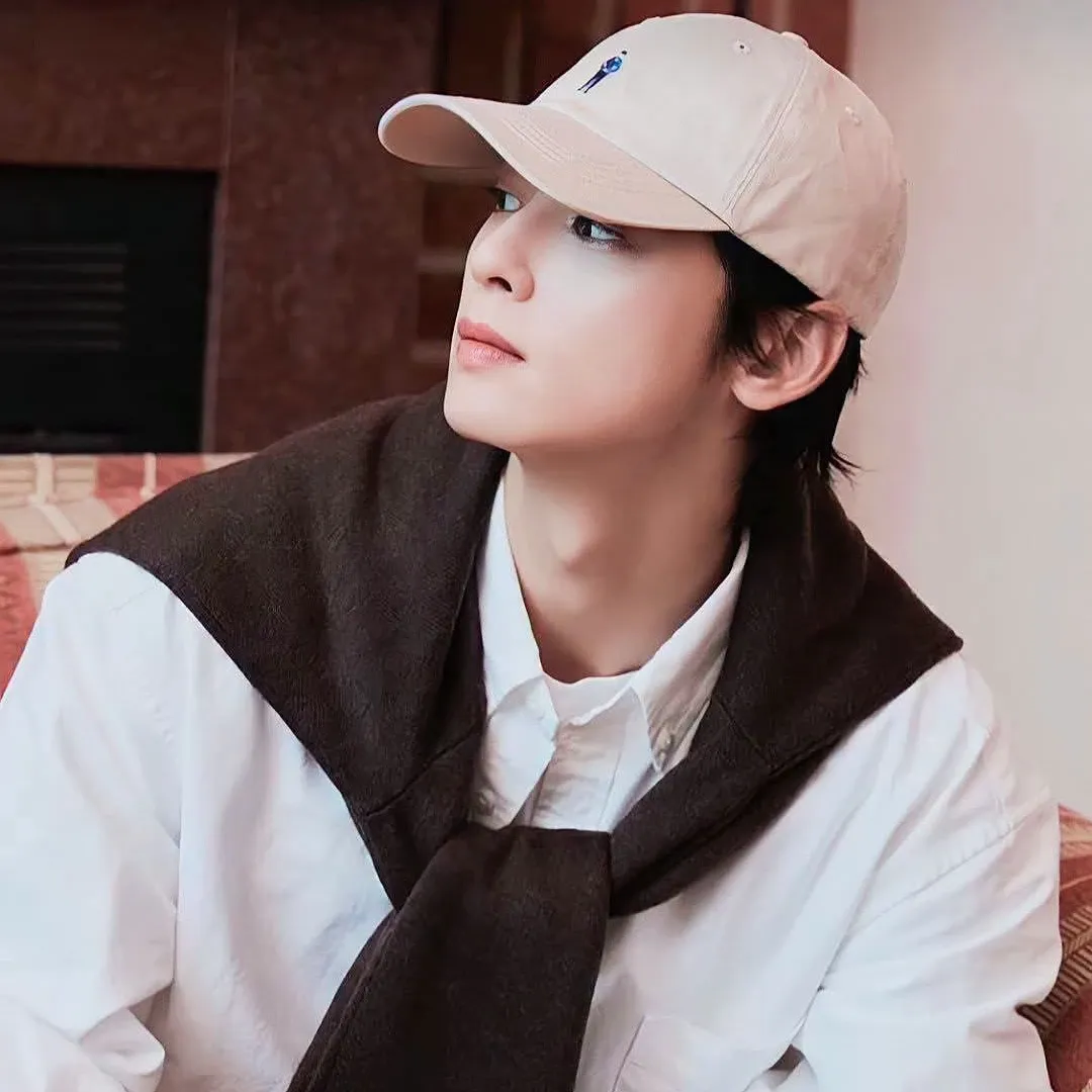 Recent activity shot of Cha Eunwoo