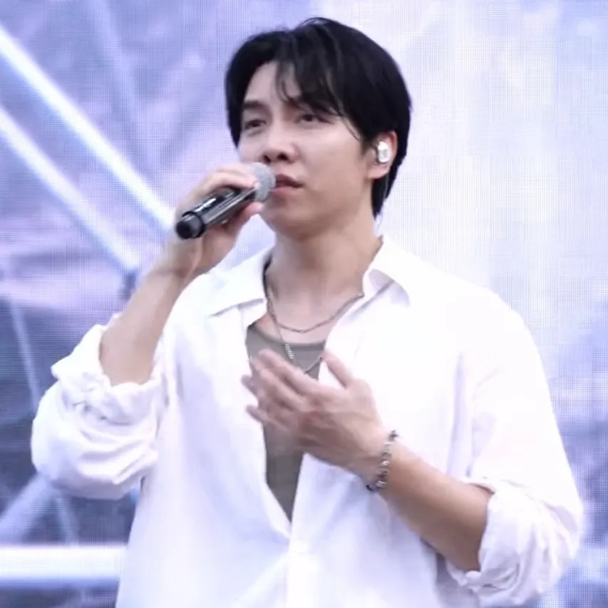 Behind-the-scenes cut of Lee Seunggi