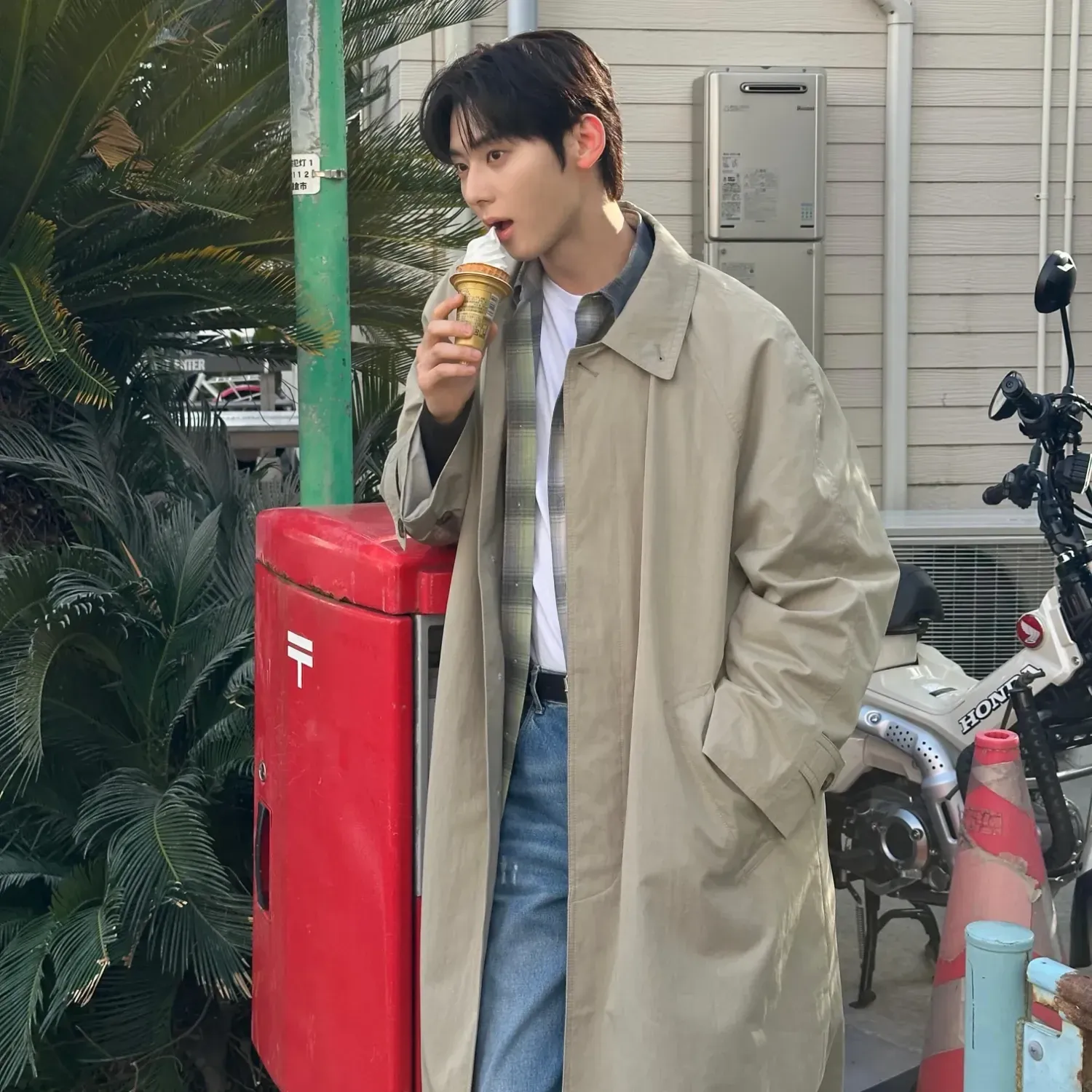 Behind-the-scenes cut of Hwang Minhyun
