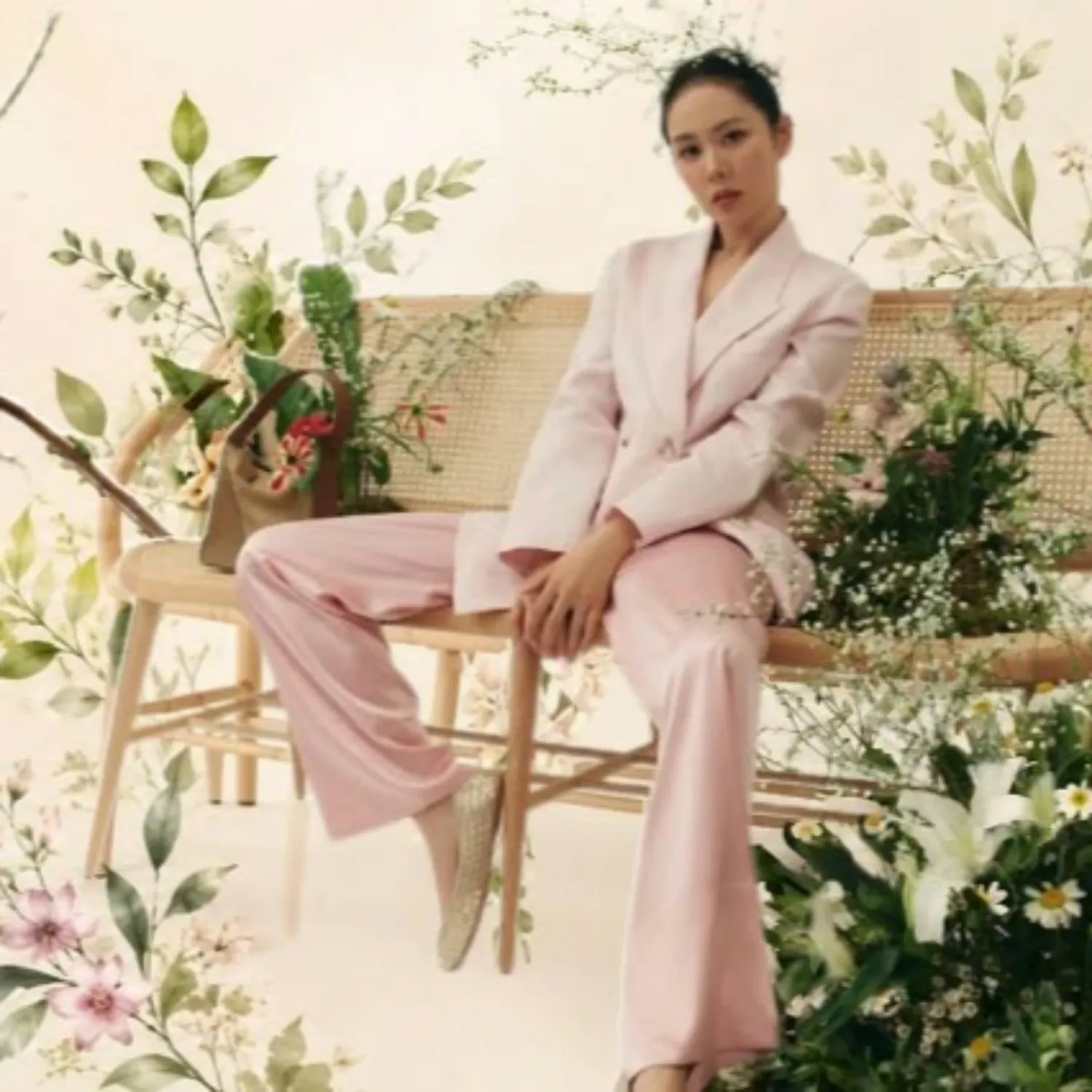 Behind-the-scenes cut of Son Yejin