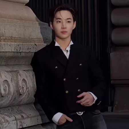 A moment captured by a fan of Henry