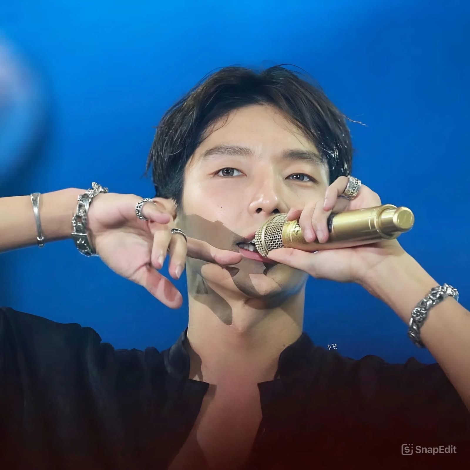 Behind-the-scenes cut of Lee Joongi