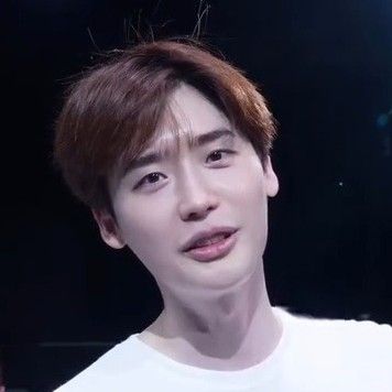 A moment captured by a fan of Lee Jongsuk