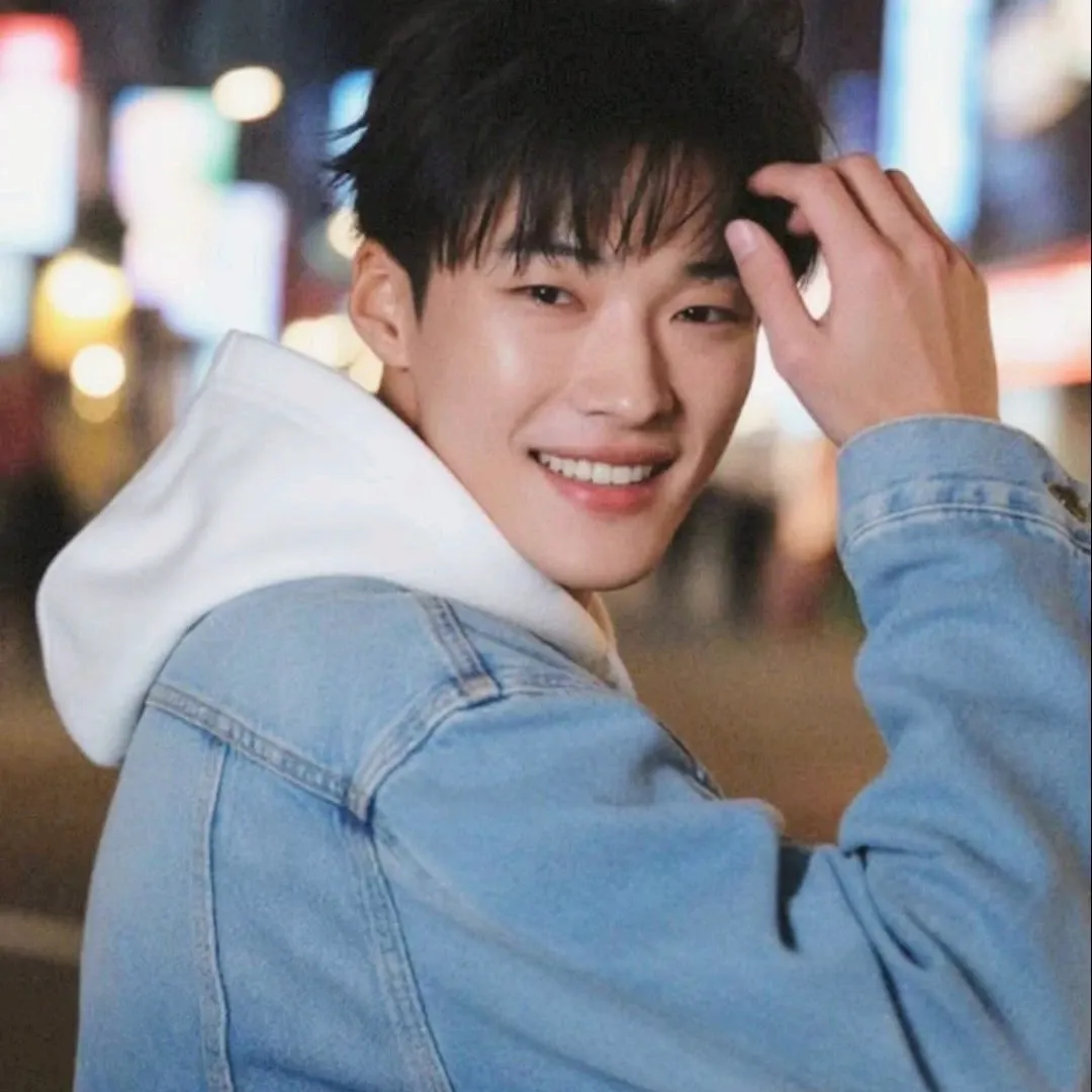 A moment captured by a fan of Woo Dohwan