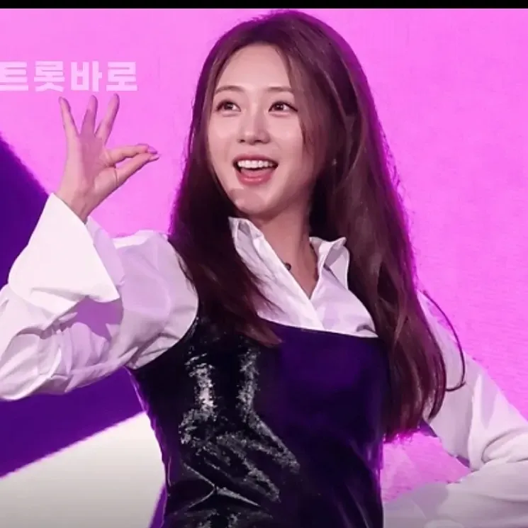 Momen yang diabadikan oleh penggemar Hong Jiyoon