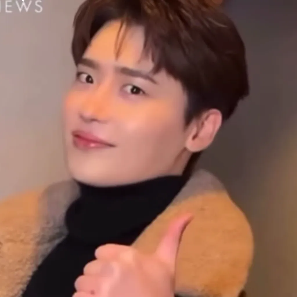 Recent activity shot of Lee Jongsuk