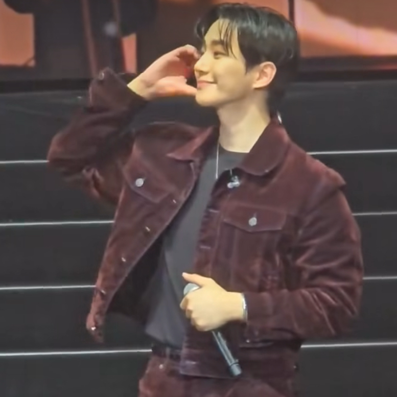 イ・ジュノのビハインドカット