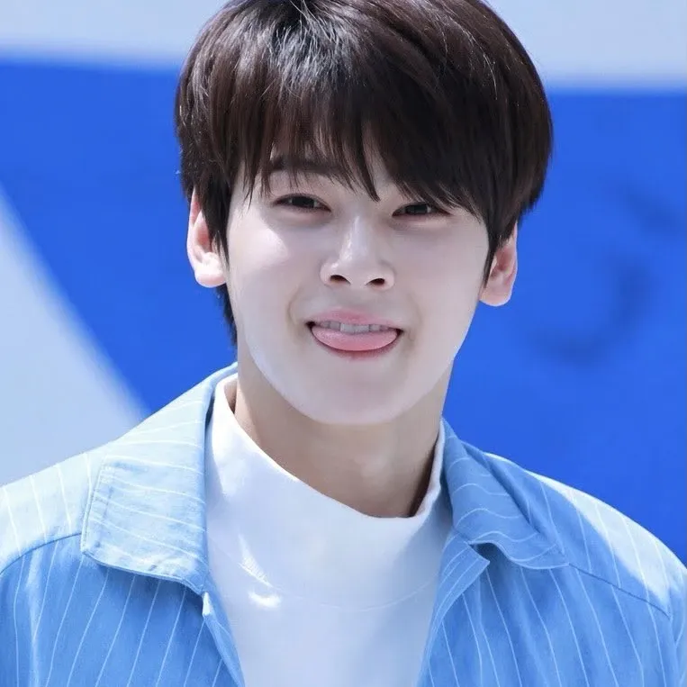 Recent activity shot of Cha Eunwoo
