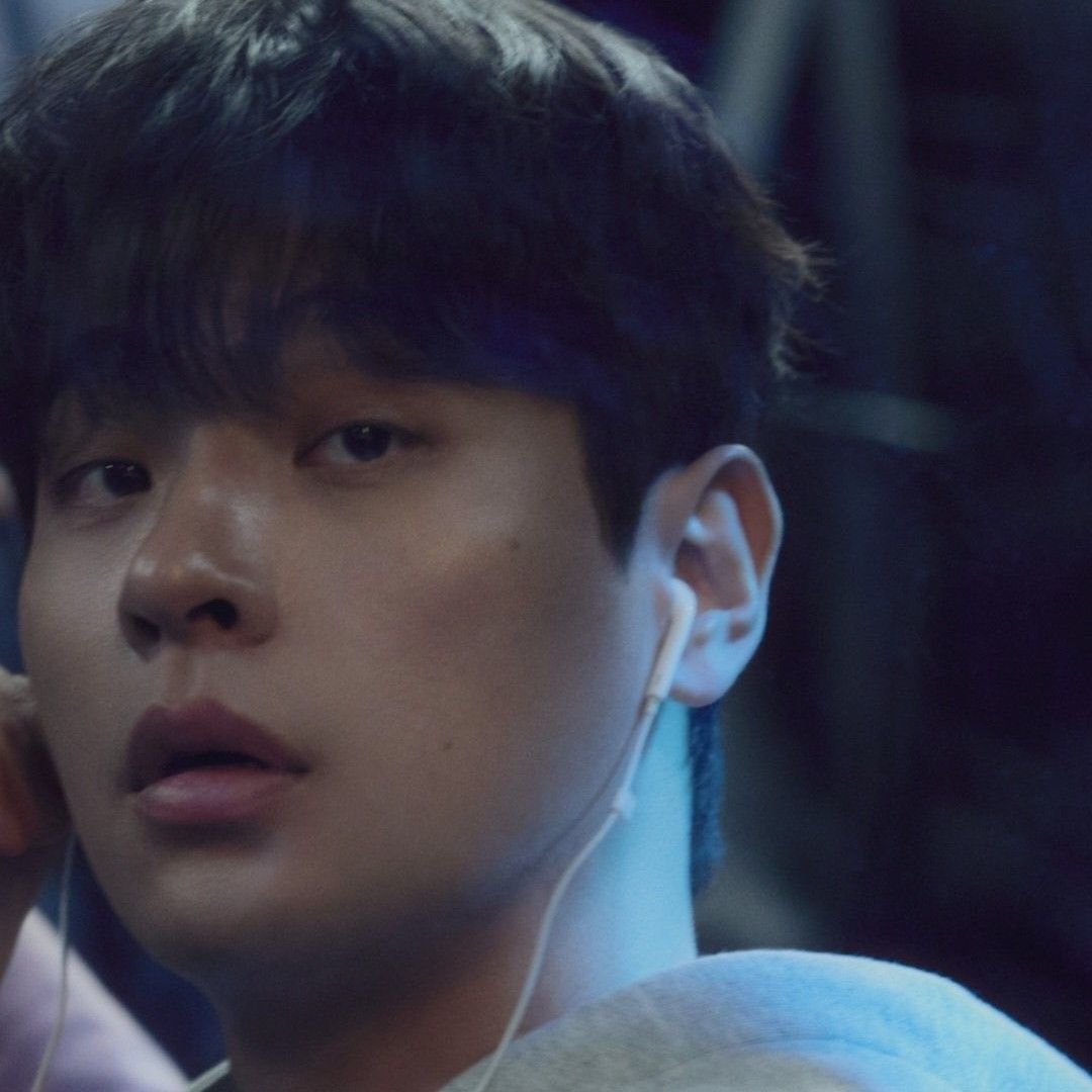 Behind-the-scenes cut of Park Jeongmin