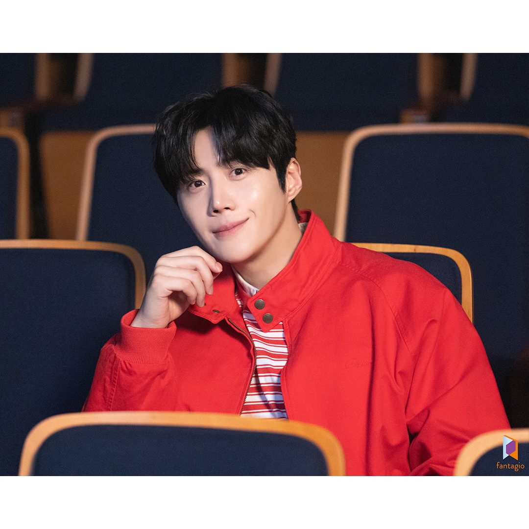 Behind-the-scenes cut of Kim Seonho