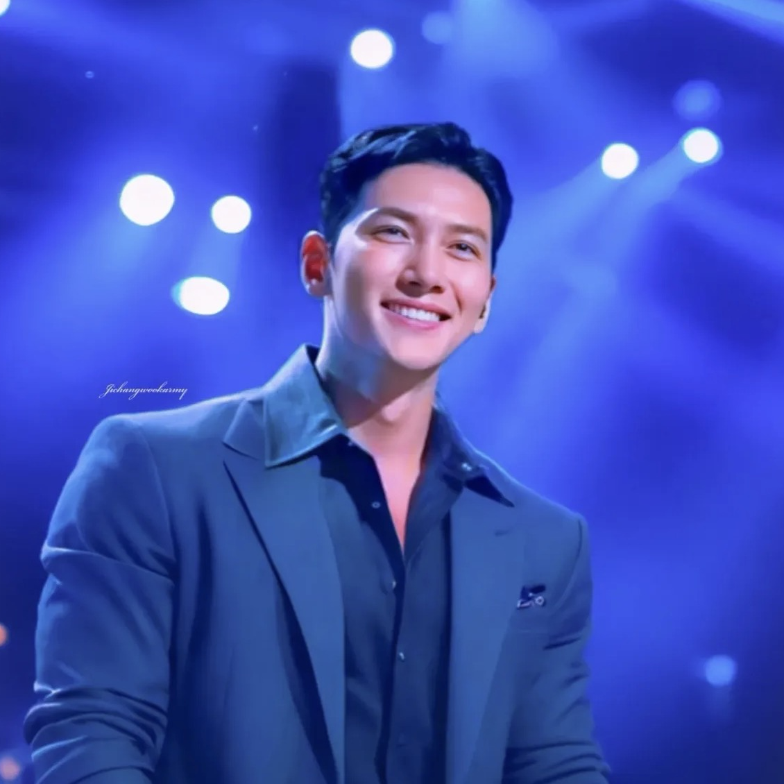 粉丝拍下的池昌旭瞬间