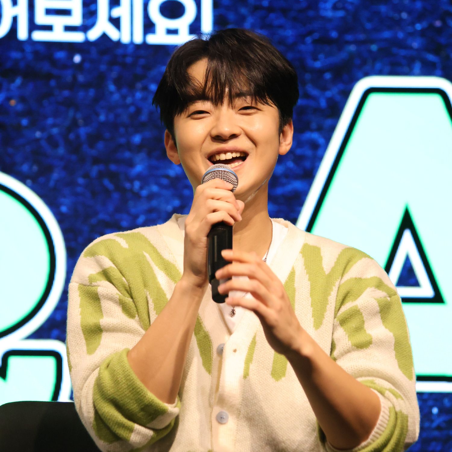 Behind-the-scenes cut of Park Minsu