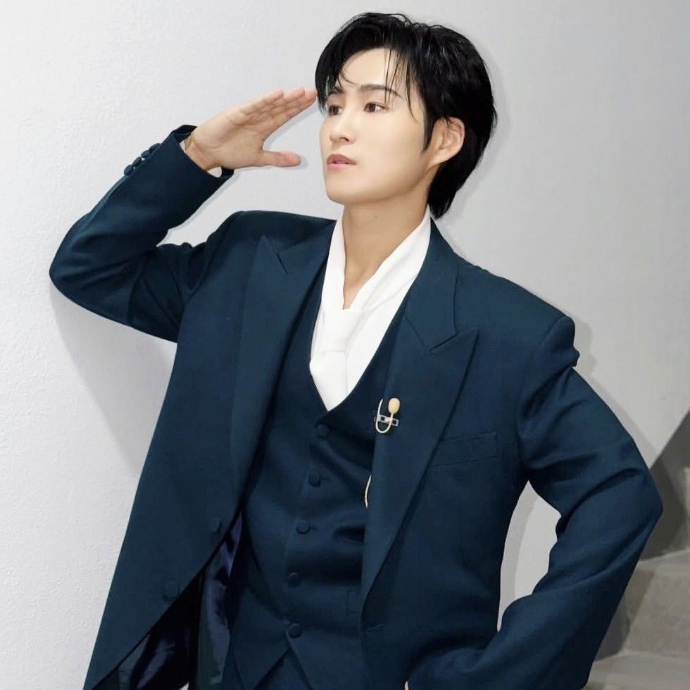 Behind-the-scenes cut of Kim Heejae