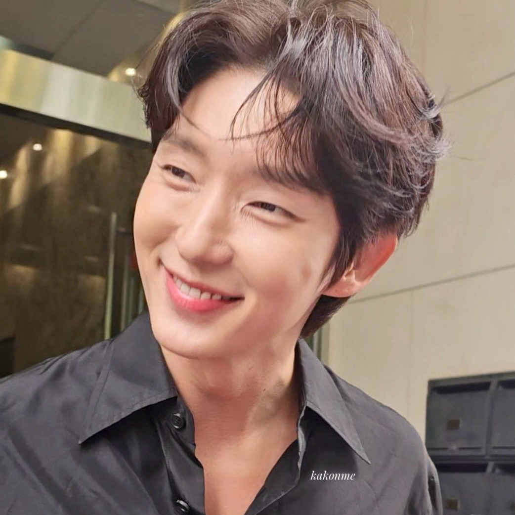 A moment captured by a fan of Lee Joongi
