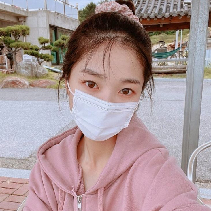 Behind-the-scenes cut of Kim Hyeyoon