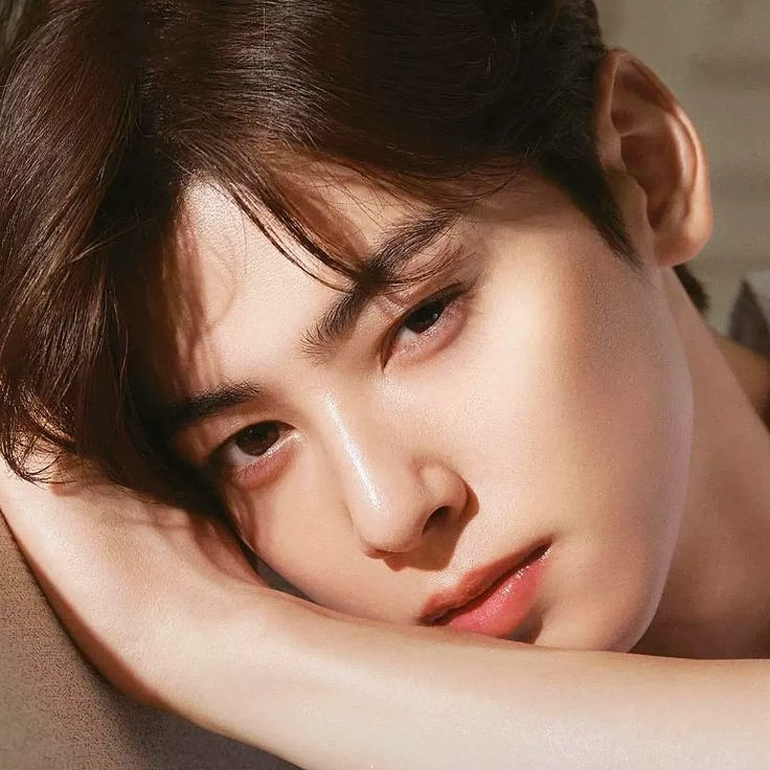 Recent activity shot of Cha Eunwoo