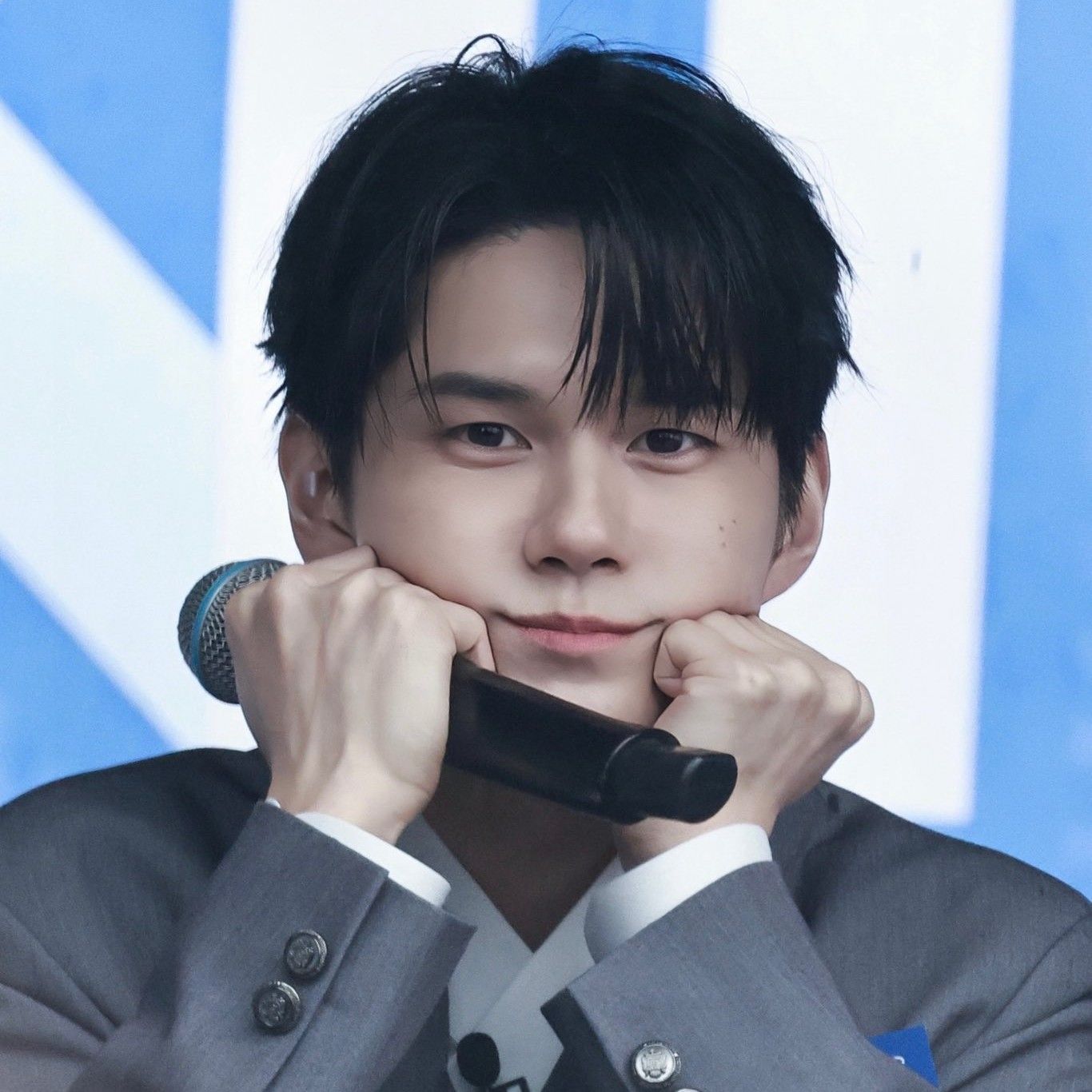 粉絲拍下的邕聖祐瞬間