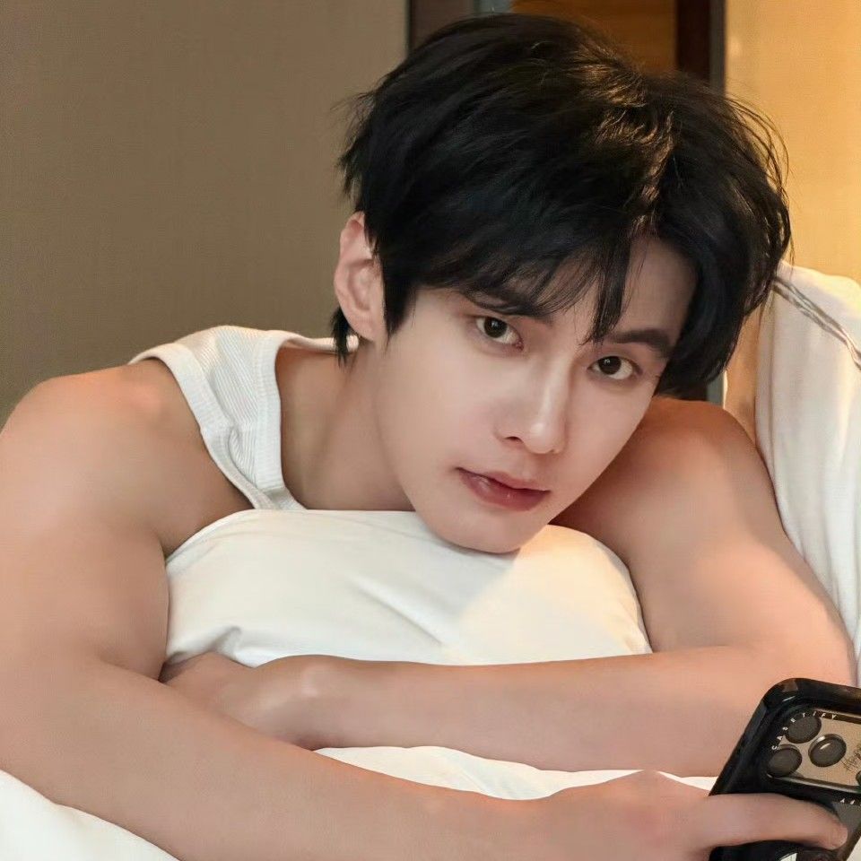 Behind-the-scenes cut of He Yu