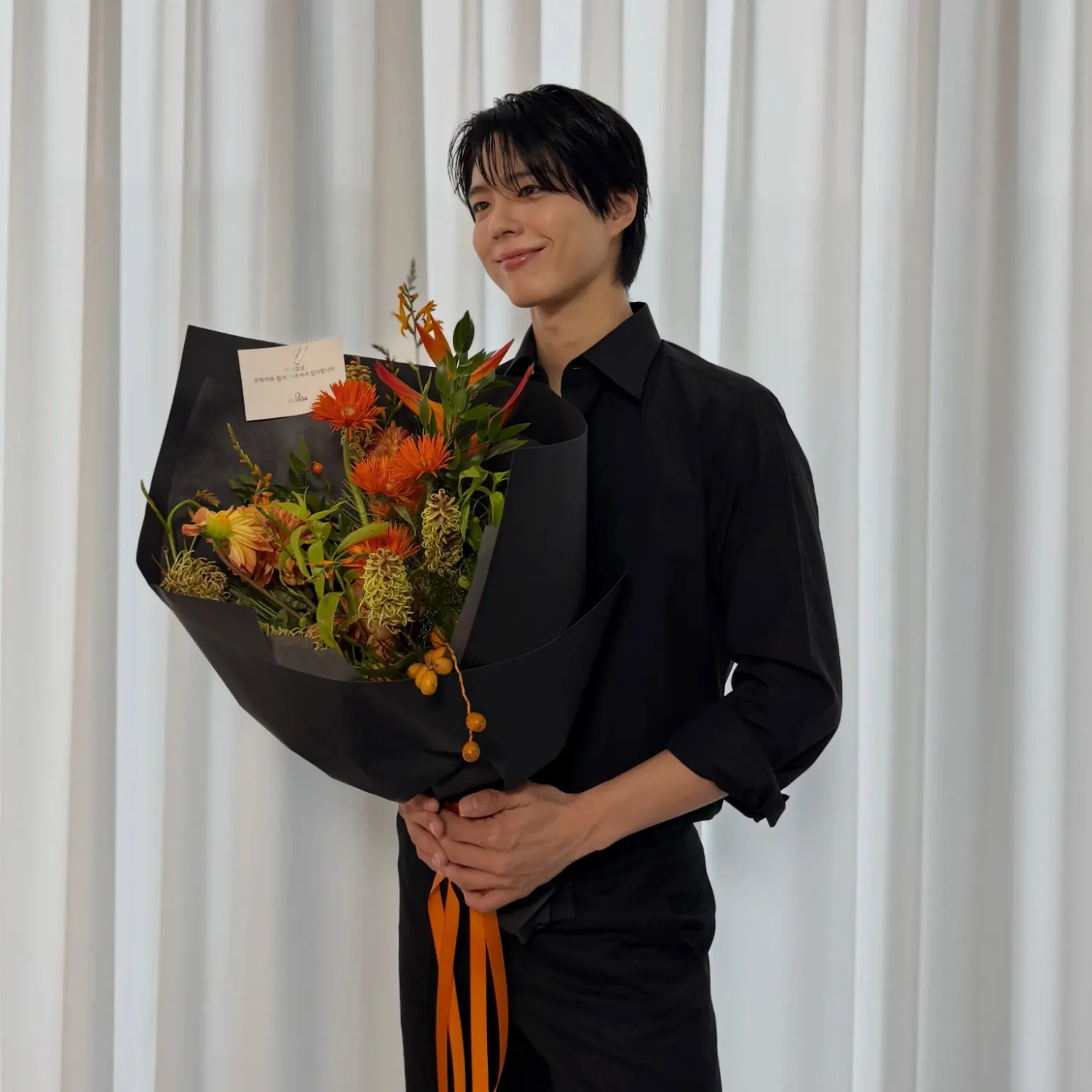 A moment captured by a fan of Park Bogum