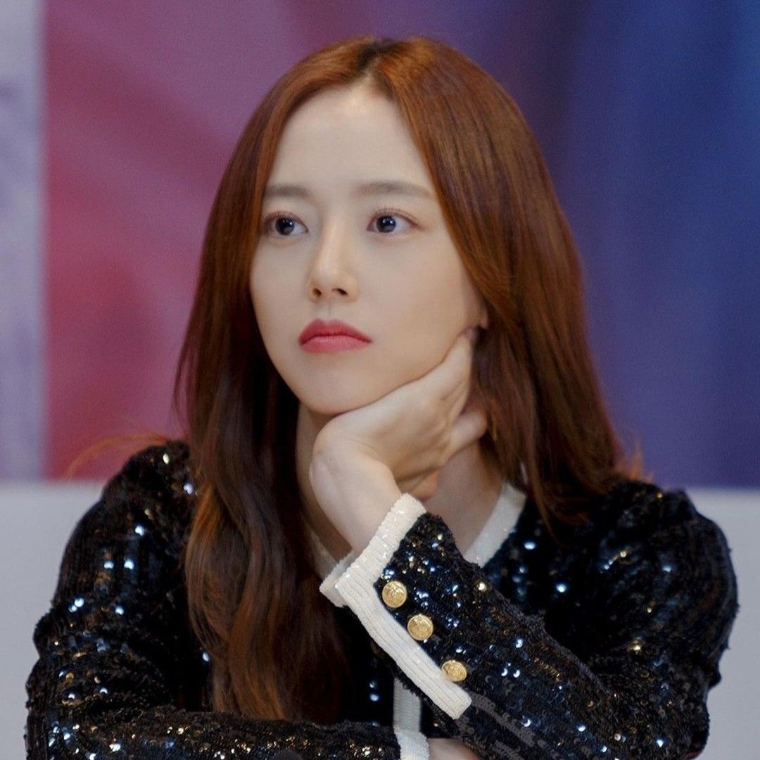 Behind-the-scenes cut of Moon Chaewon